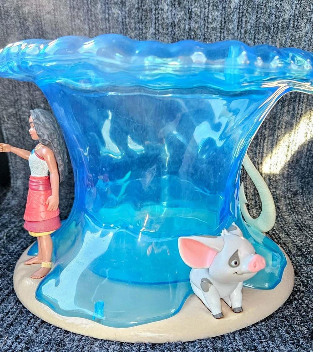 Disney Moana 2 Only in Theatres Promo Blue Wave Bowl/Dish Display w/ Figures